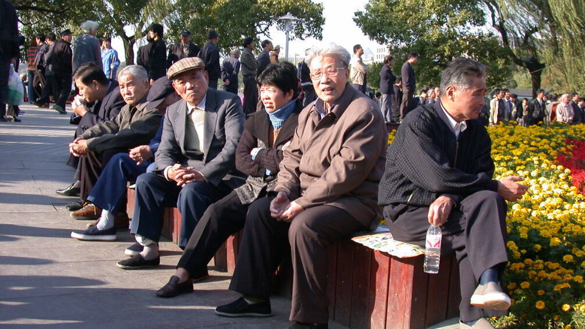 old people enjoying the music at Xihu (Hangzhou)