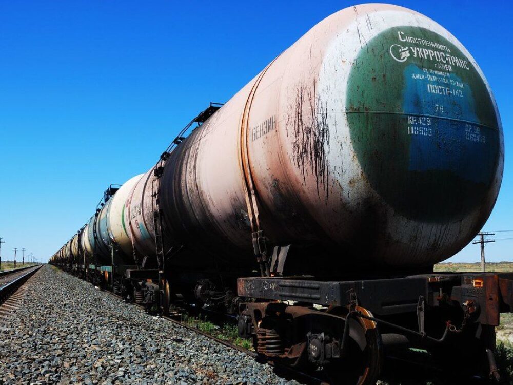 Long oil train on his way to Russia