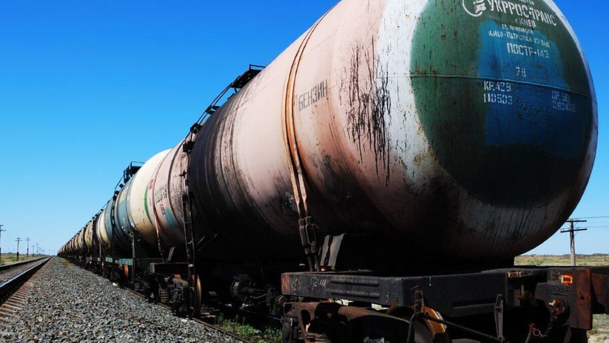 Long oil train on his way to Russia