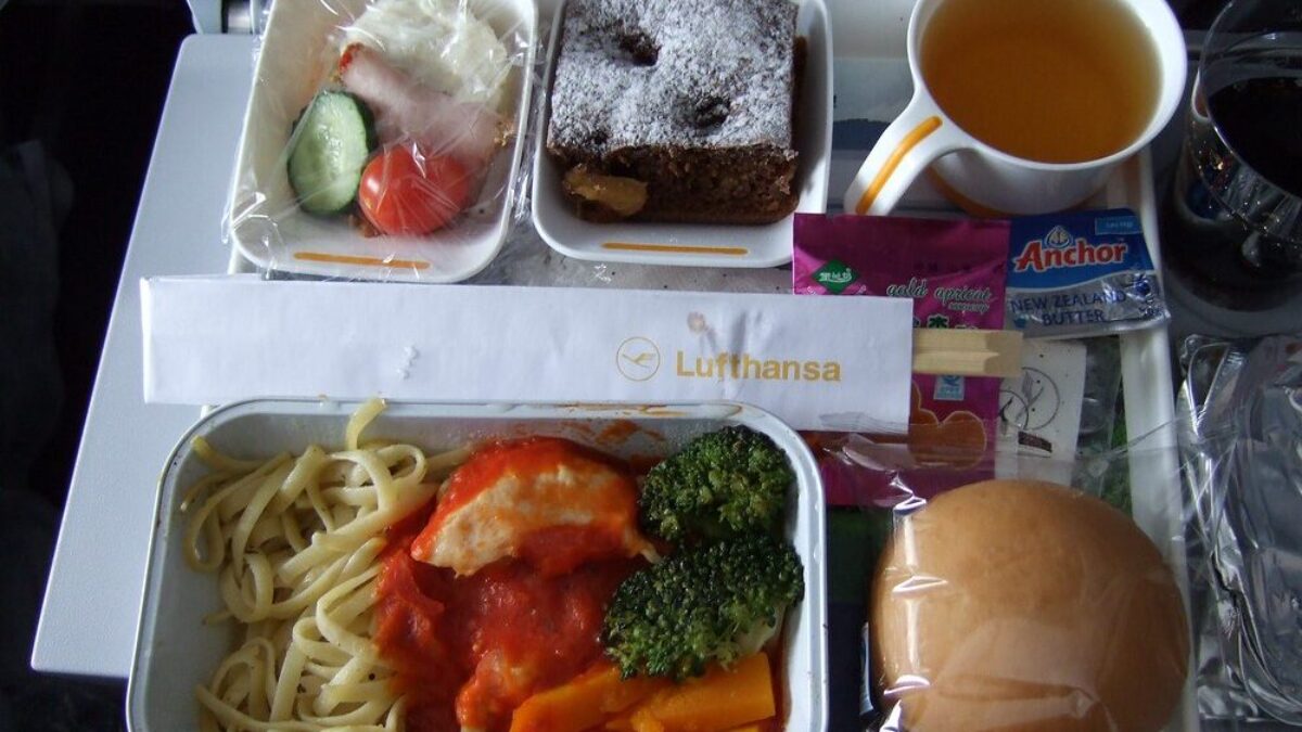 Lufthansa A380 meal to Beijing