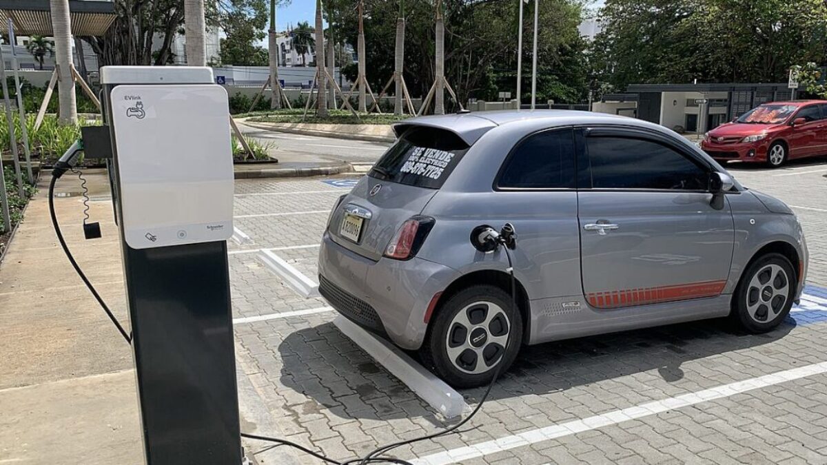 Pravidla EU mají zajistit, aby elektromobily vyráběné v EU byly z velké části produkovány z dílů pocházejících z místních zdrojů. Trh však není připraven