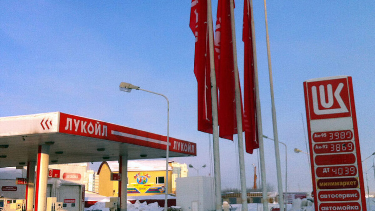 Rusko dočasně zakázalo export benzínu a nafty. Výjimku dostaly jen 4 země