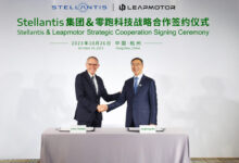 Společnost Stellantis, pod kterou spadají Jeep, Chrysler, Fiat, Citroen či Lancia, koupila podíl v  čínské firmě. Ta bude poskytovat levnější elektromobily