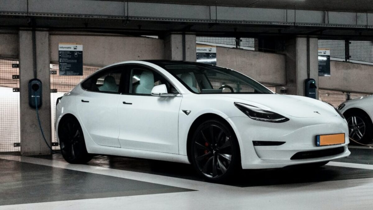 shallow focus photo of white sedan