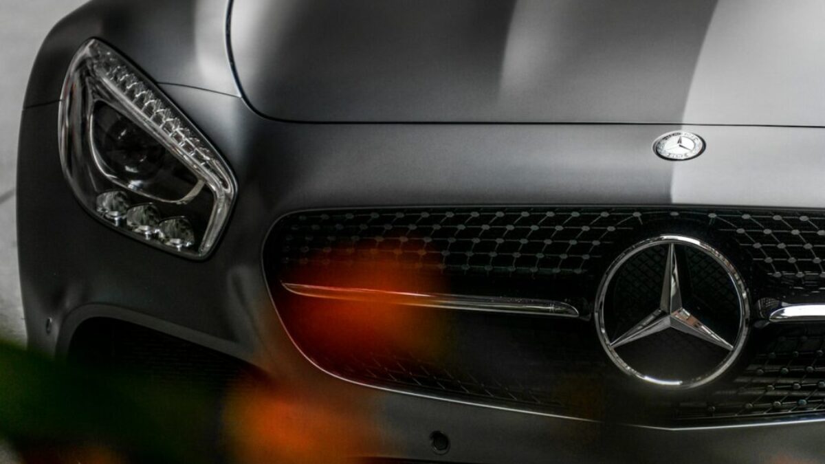 close up photo of Mercedez-Benz vehicle