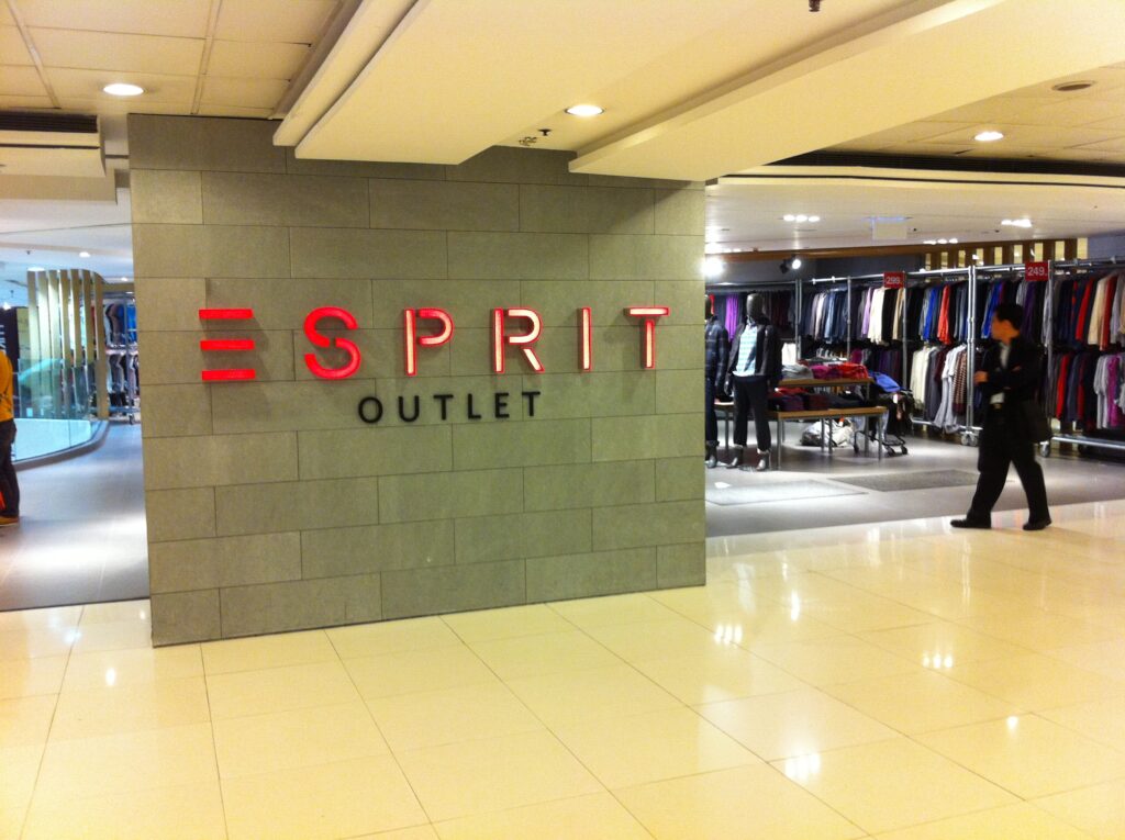 File:HK TST China Hong Kong City mall shop Esprit Outlet interior Jan-2013.JPG - ByznysDeník