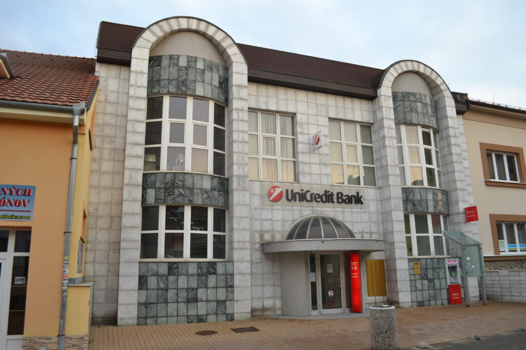 Lučenec - UniCredit Bank - ByznysDeník