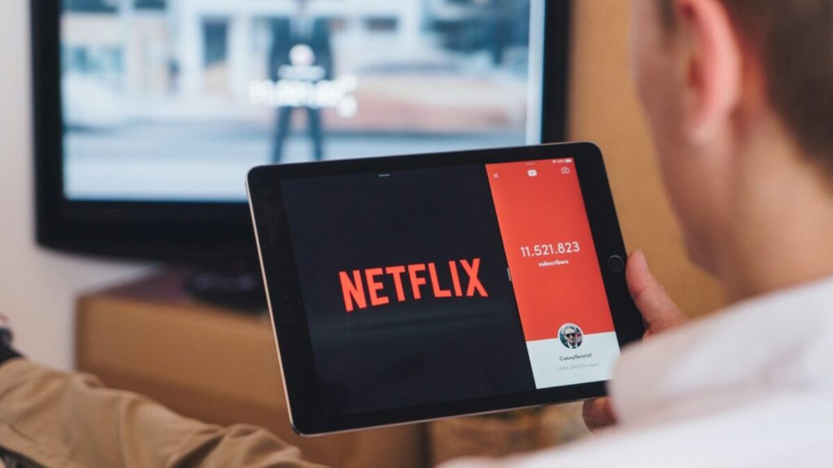 man watching Netflic