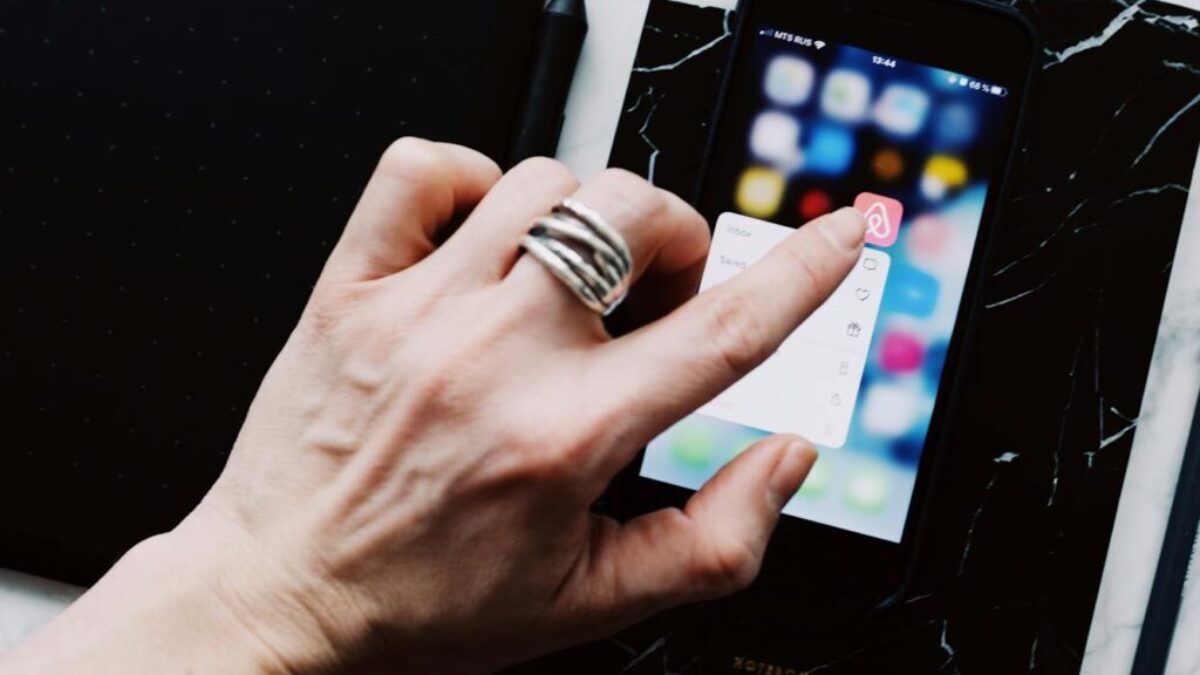 Zdroj Crop unrecognizable person touching smartphone screen while showing application