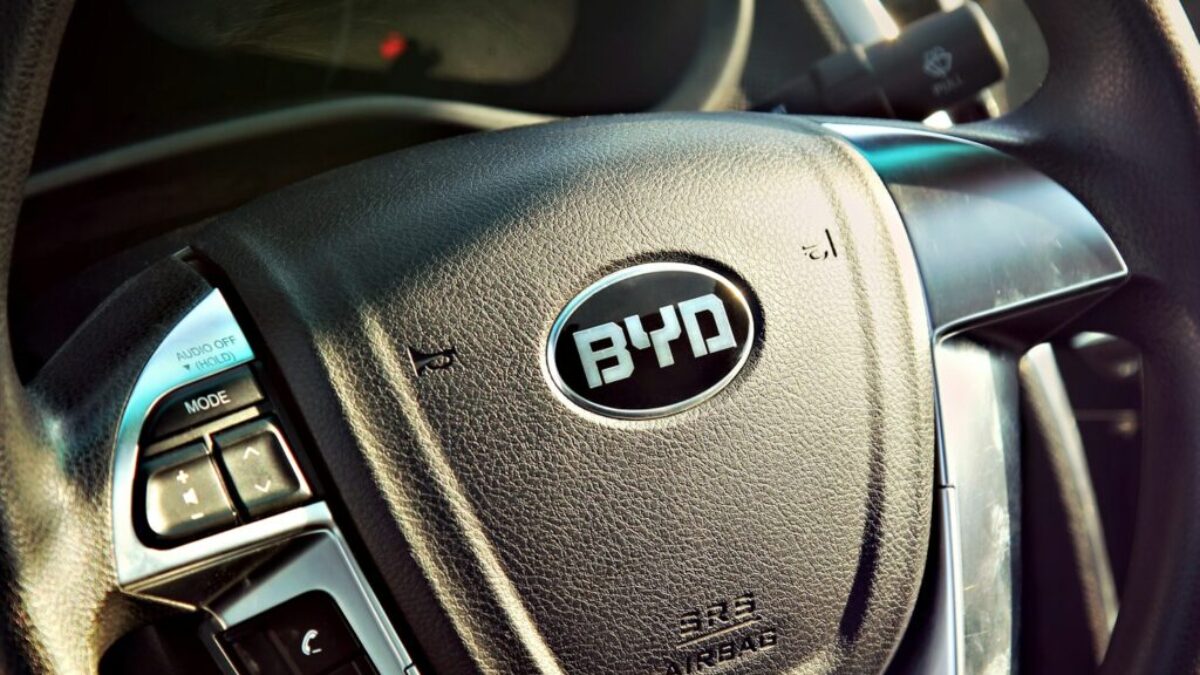 black vehicle steering wheel close-up photography