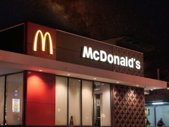 a mcdonald's restaurant is lit up at night