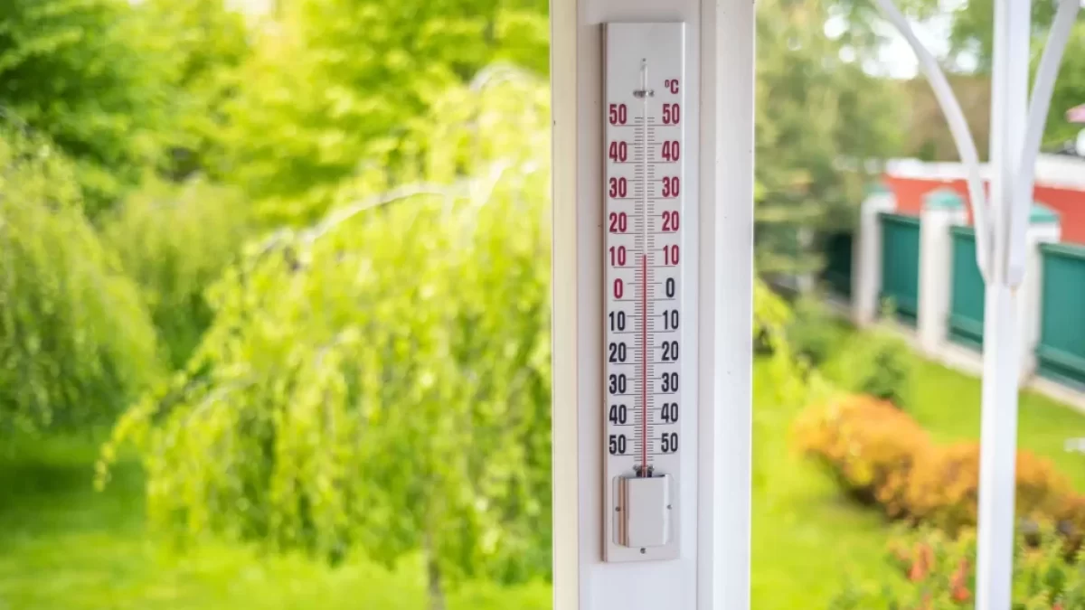 Venkovní teploměr ukazující 9 °C