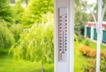 Venkovní teploměr ukazující 9 °C