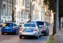 Policie zastavuje auto