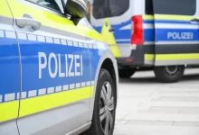 Snímek policejního auta zblízka