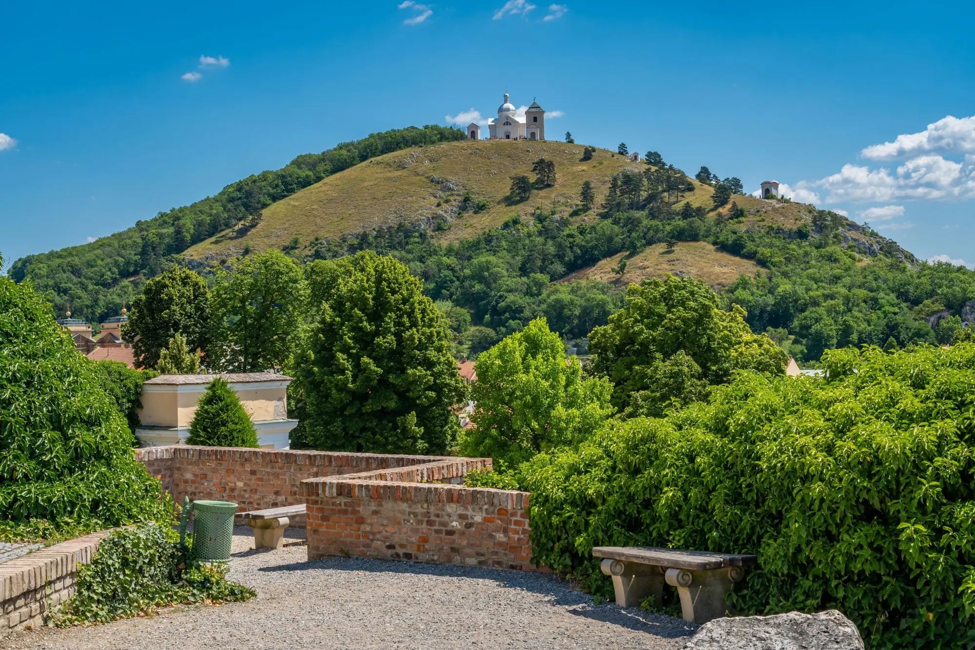 Shutterstock_2395528181 - ByznysDeník Pohled na Svatý kopeček