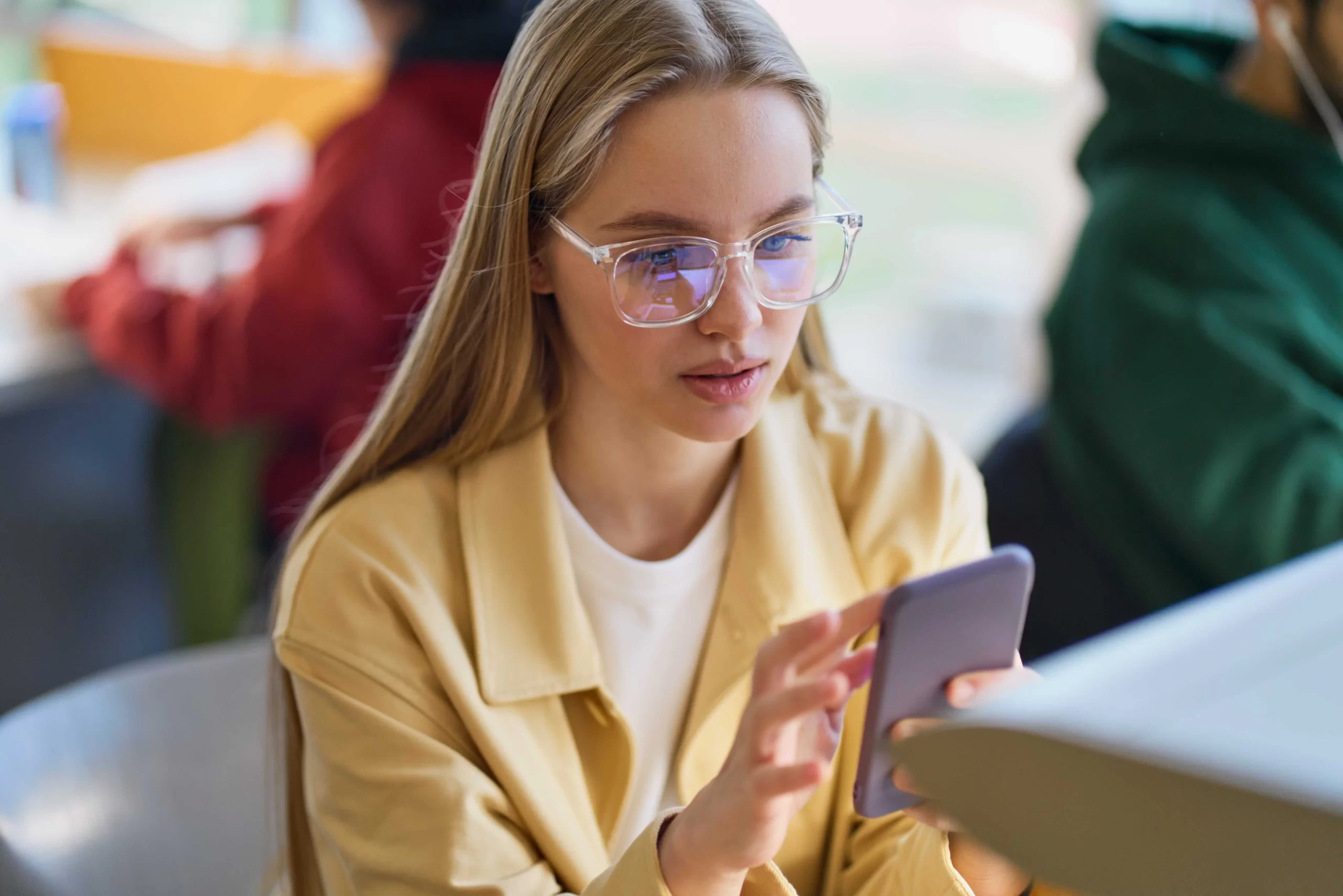 shutterstock_2343942511_optimized - ByznysDeník Sociální sítě mohou vést k pocitu vlastní nedostatečnosti a psychickému vyčerpání