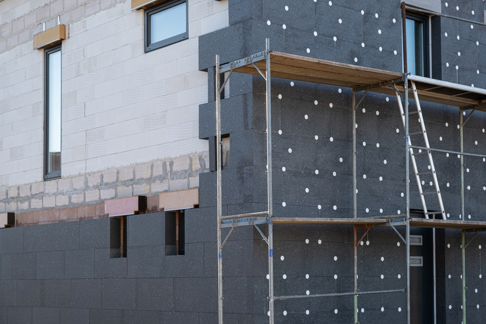 NewHouseBuildingInProcessInsulationOfTheWallOf - ByznysDeník zateplování domu