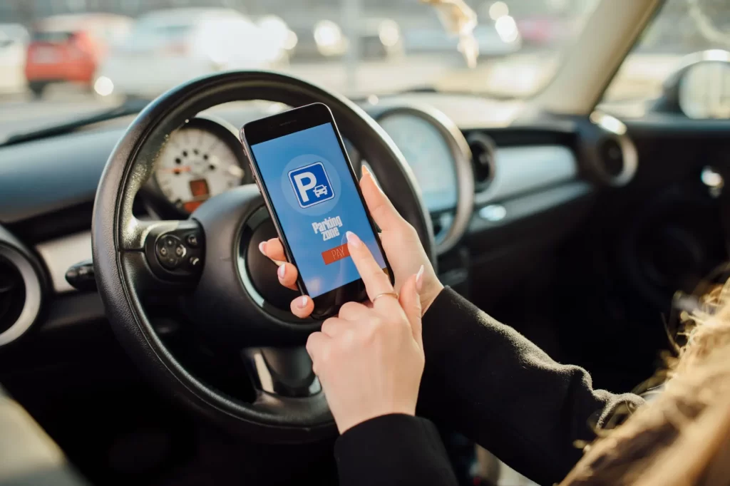 Shutterstock_1328479577 - ByznysDeník Mobilní platba za parkování