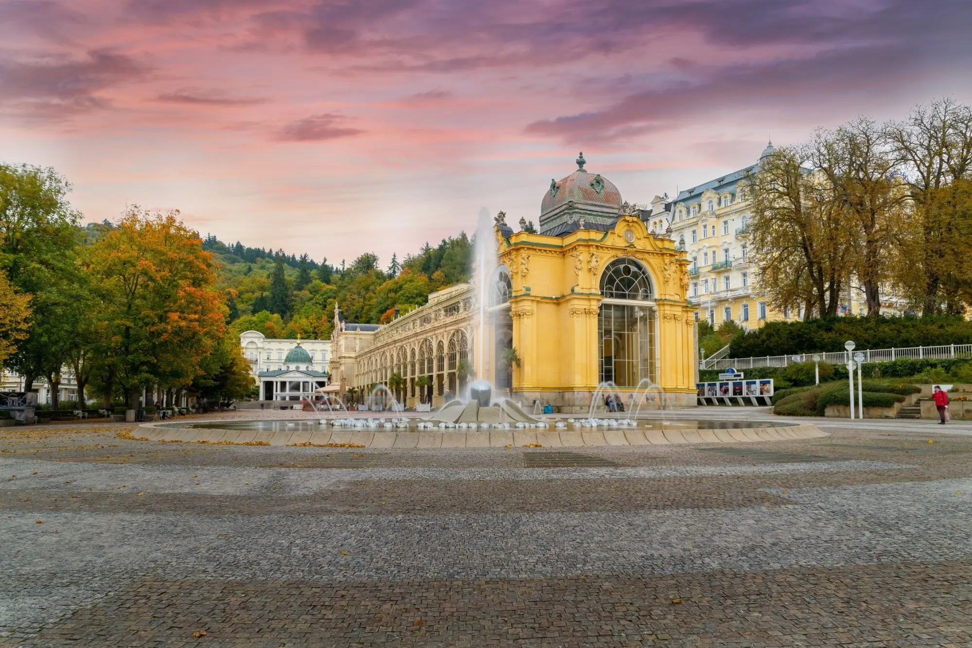 Shutterstock_2056016969 - ByznysDeník Hlavní lázeňská kolonáda v Mariánských Lázních