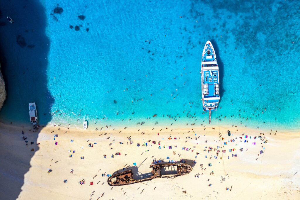 Vrak lodi na pláži Navagio, zdroj: Shutterstock - ByznysDeník pláž Navagio