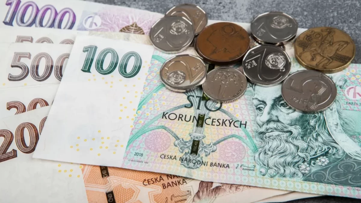 České bankovky a mince