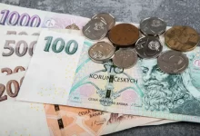 České bankovky a mince