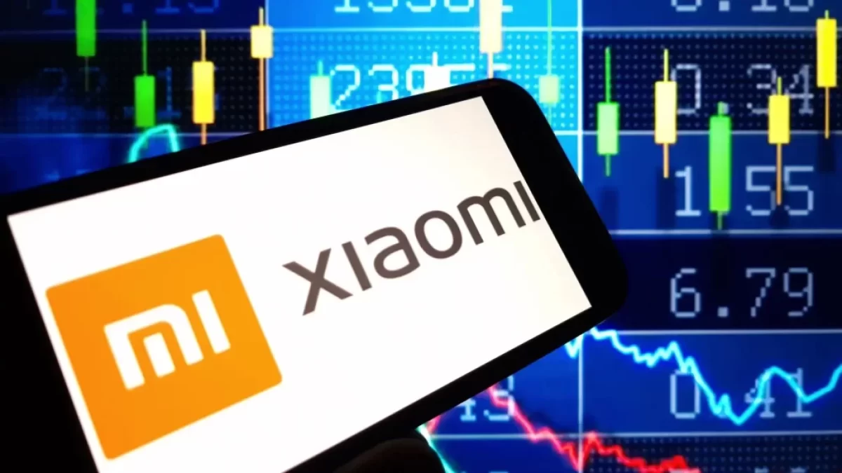 Telefon Xiaomi s finančními zprávami na pozadí