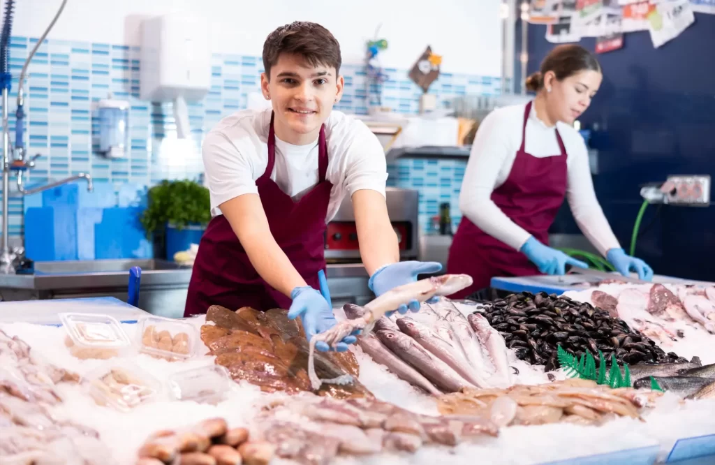 Kolik si průměrně vydělá prodavač? Zdroj: Shutterstock - ByznysDeník Kolik si průměrně vydělá prodavač? Zdroj: Shutterstock