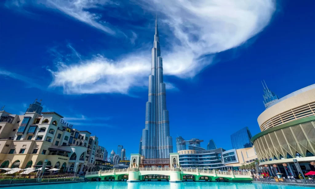 Shutterstock_2565643083 - ByznysDeník Mrakodrap Burj Khalifa v centru Dubaje,