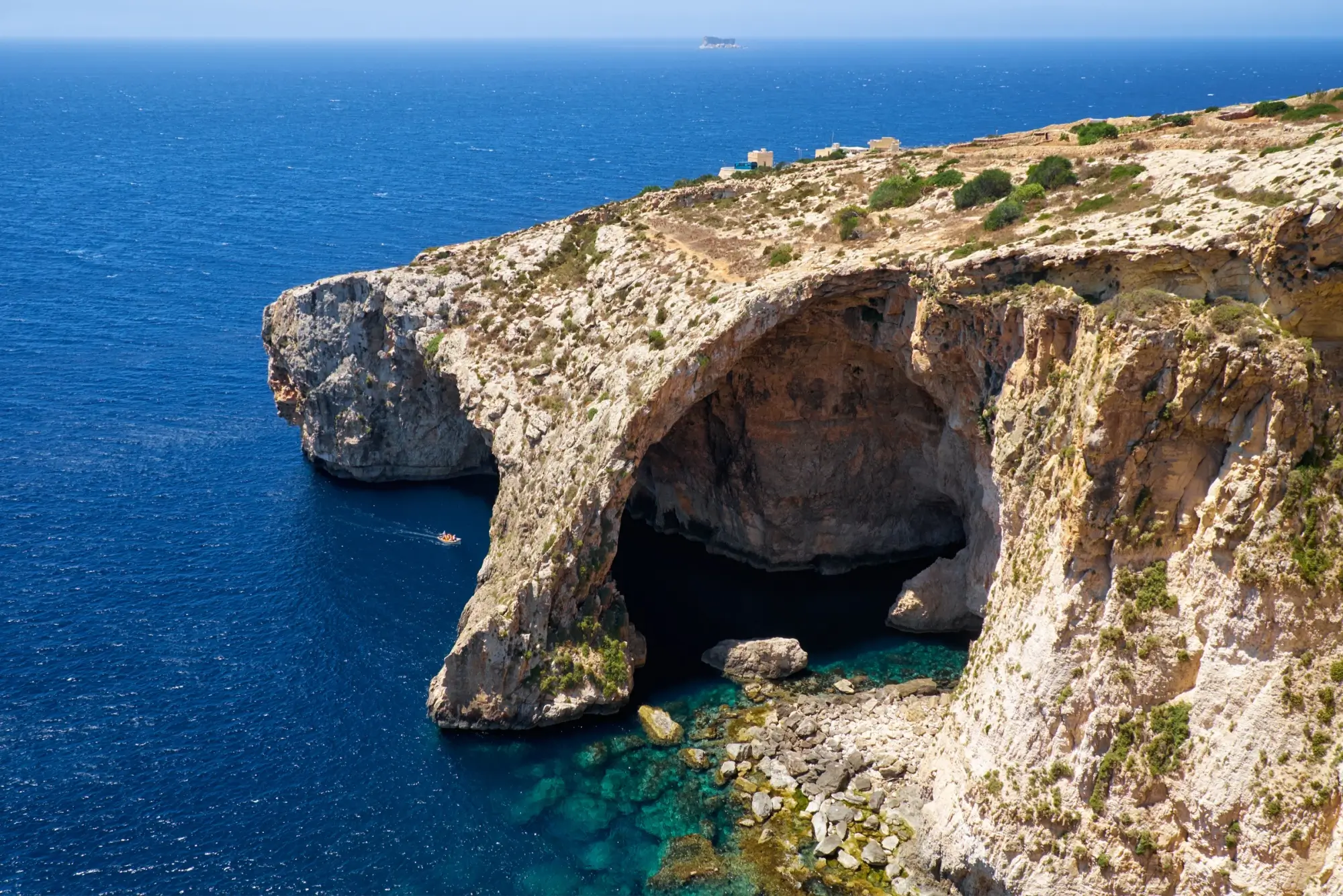 Shutterstock_614013851 - ByznysDeník Maltská jeskyně Blue Grotto