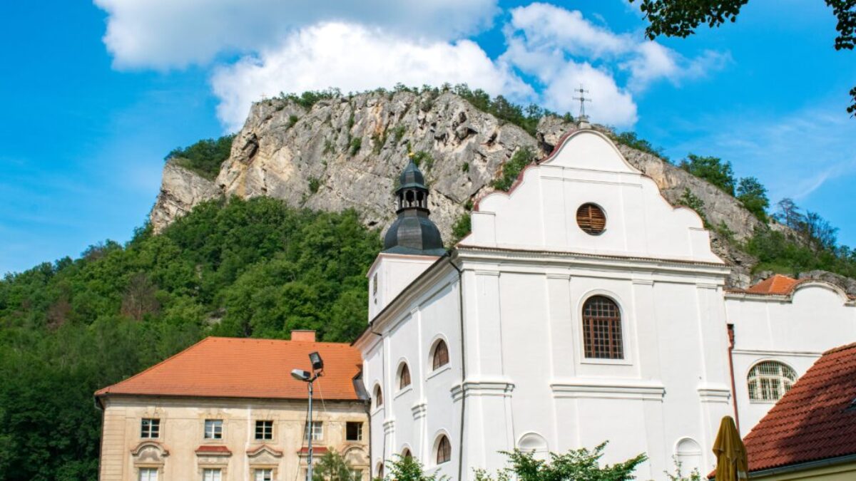 Poutní místo v samém srdci Českého krasu rozhodně stojí za návštěvu. Zdroj: Shutterstock