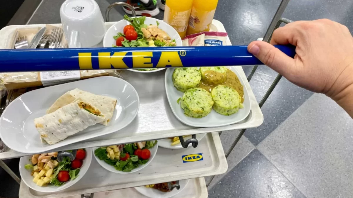 IKEA v posledních letech vydělá více prodejem jídla než nábytku.