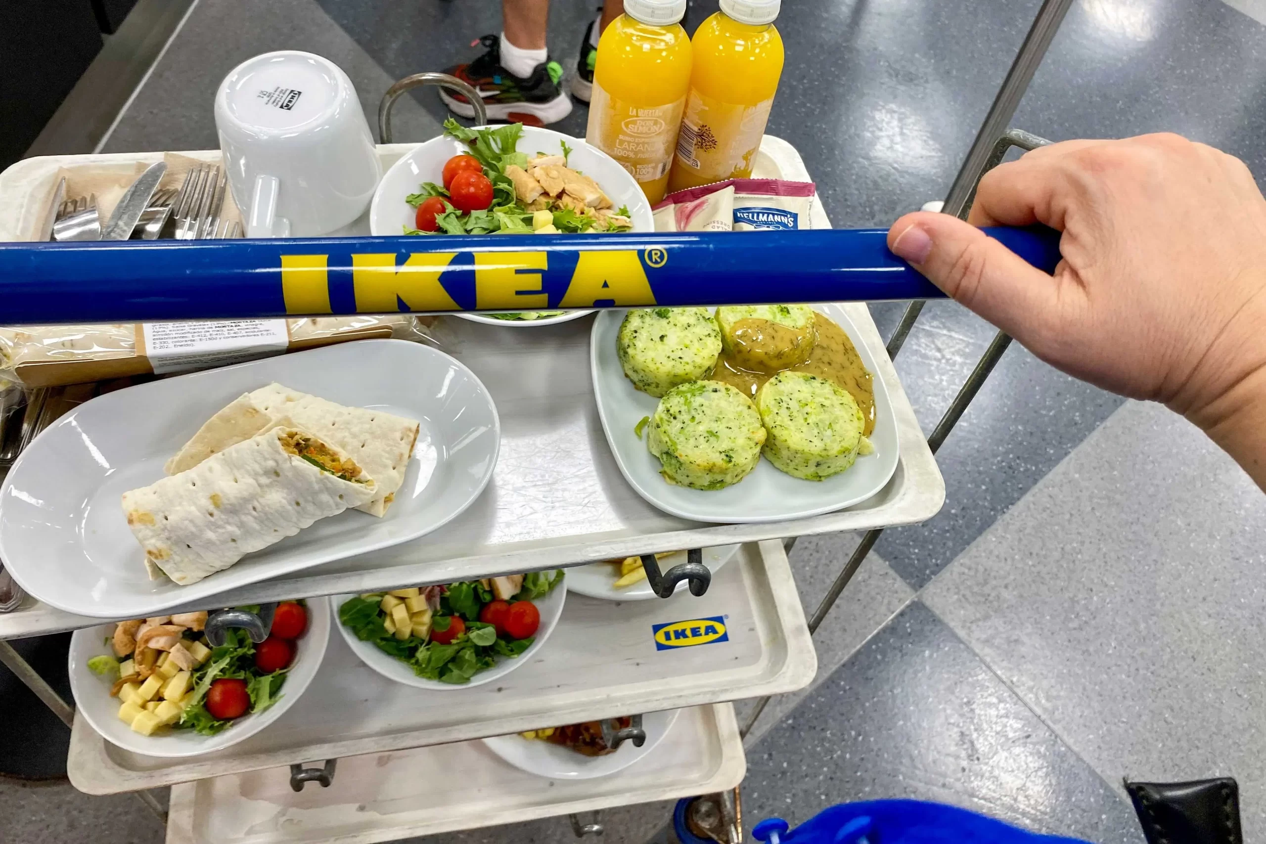 IKEA v posledních letech vydělá více prodejem jídla než nábytku.