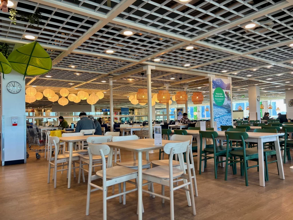 shutterstock_2556128727_optimized - ByznysDeník ikea restaurace