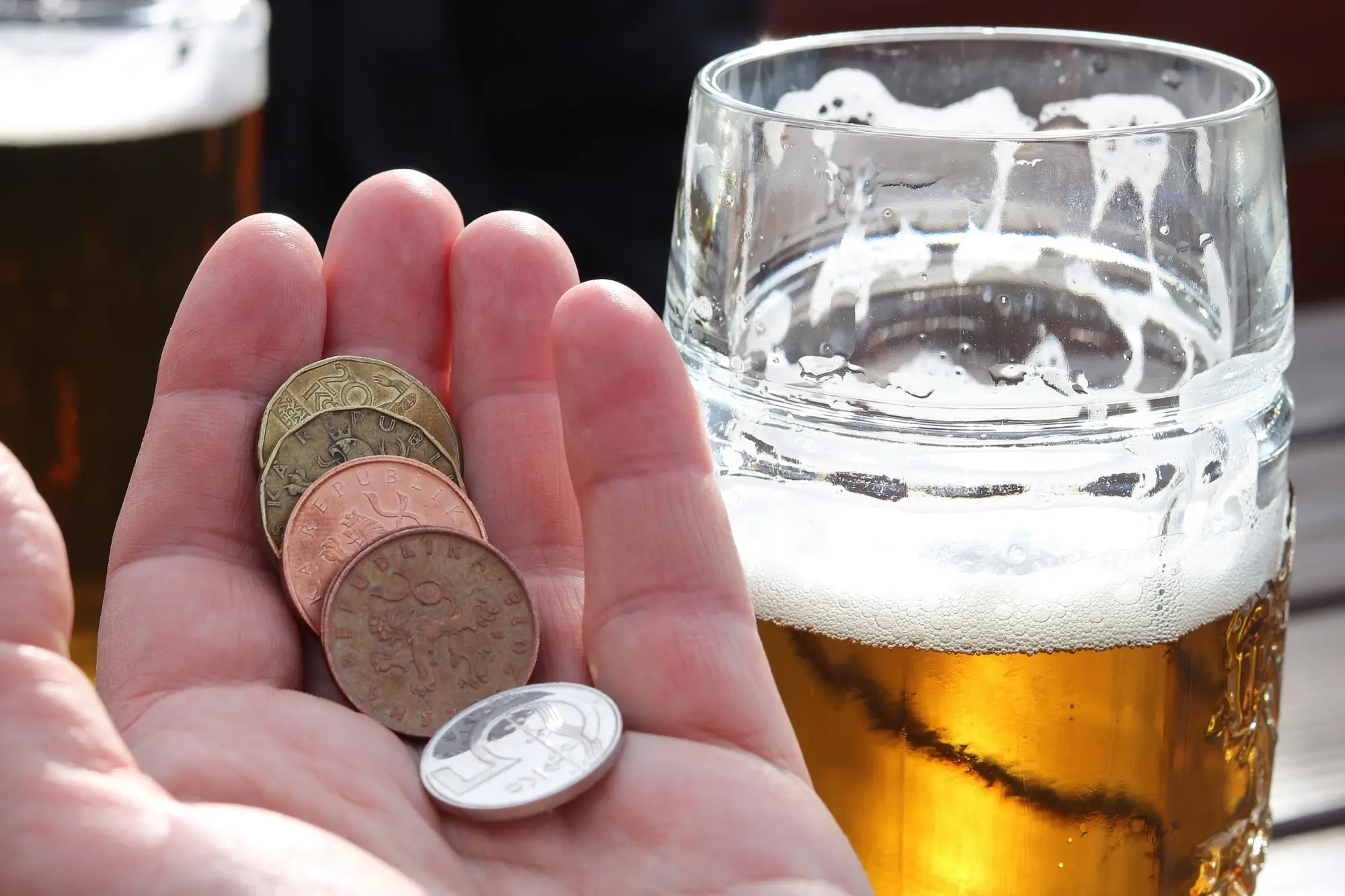 Shutterstock_2282532999 - ByznysDeník České mince a pivo