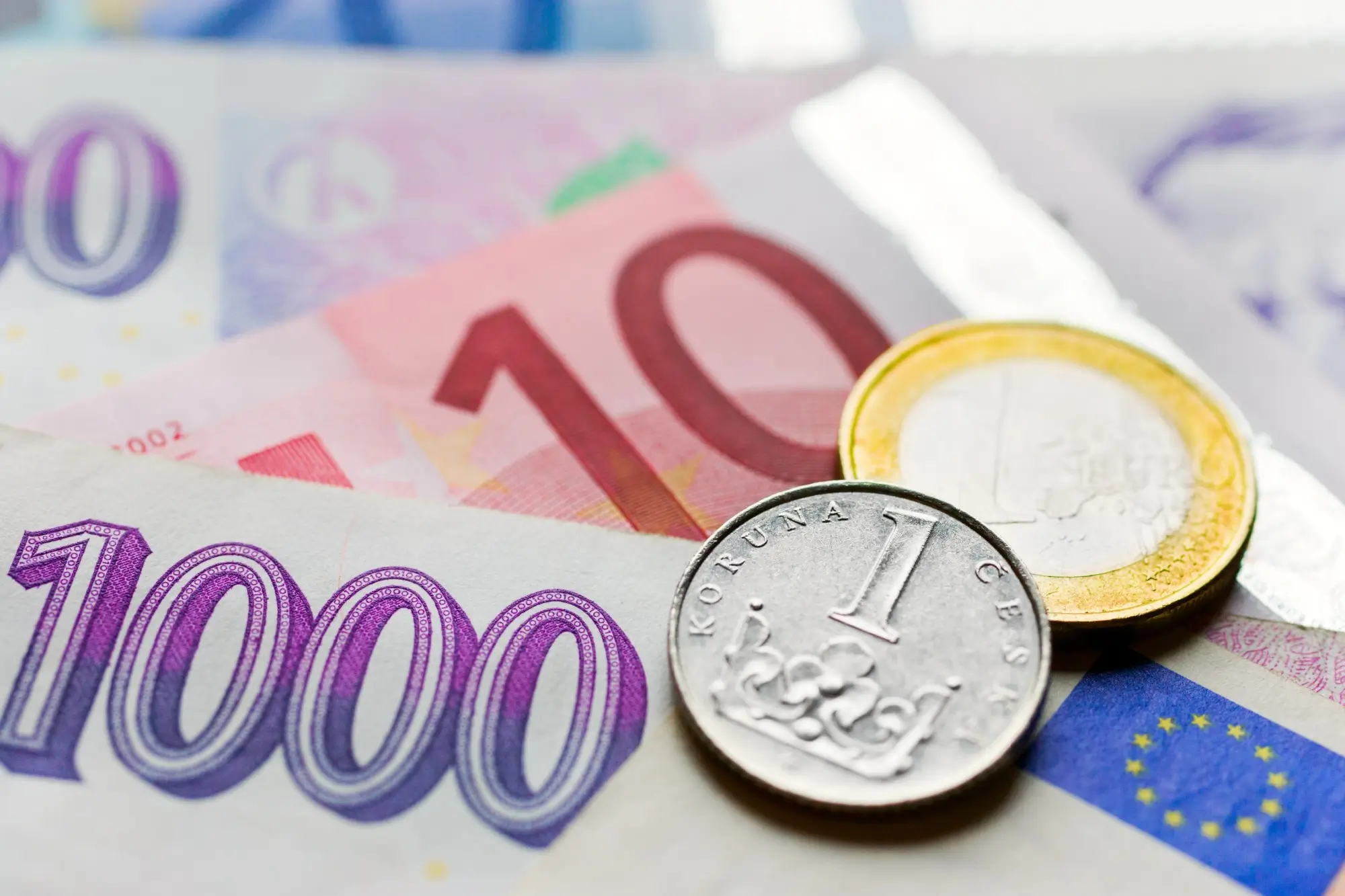 Shutterstock_333128867 - ByznysDeník České peníze a eura