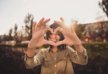 Štěstí je stav mysli, není to výsledek bohatství ani úspěchu. Štěstí můžete prožívat každý den. Zdroj: Shutterstock