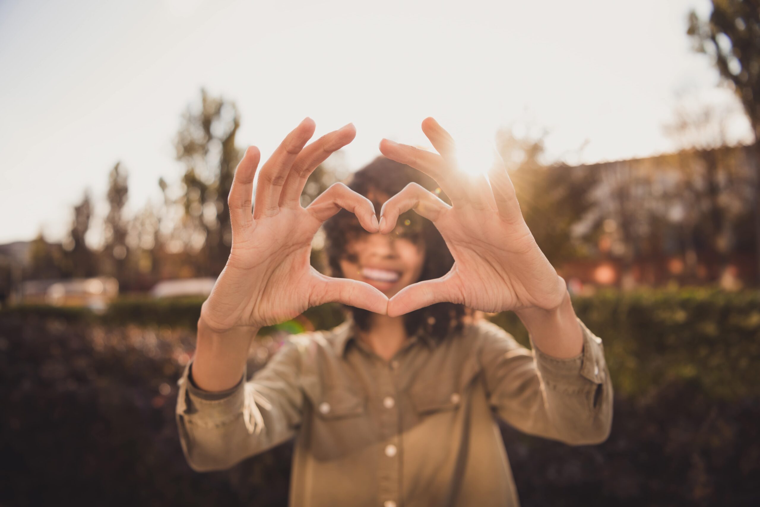 Štěstí je stav mysli, není to výsledek bohatství ani úspěchu. Štěstí můžete prožívat každý den. Zdroj: Shutterstock