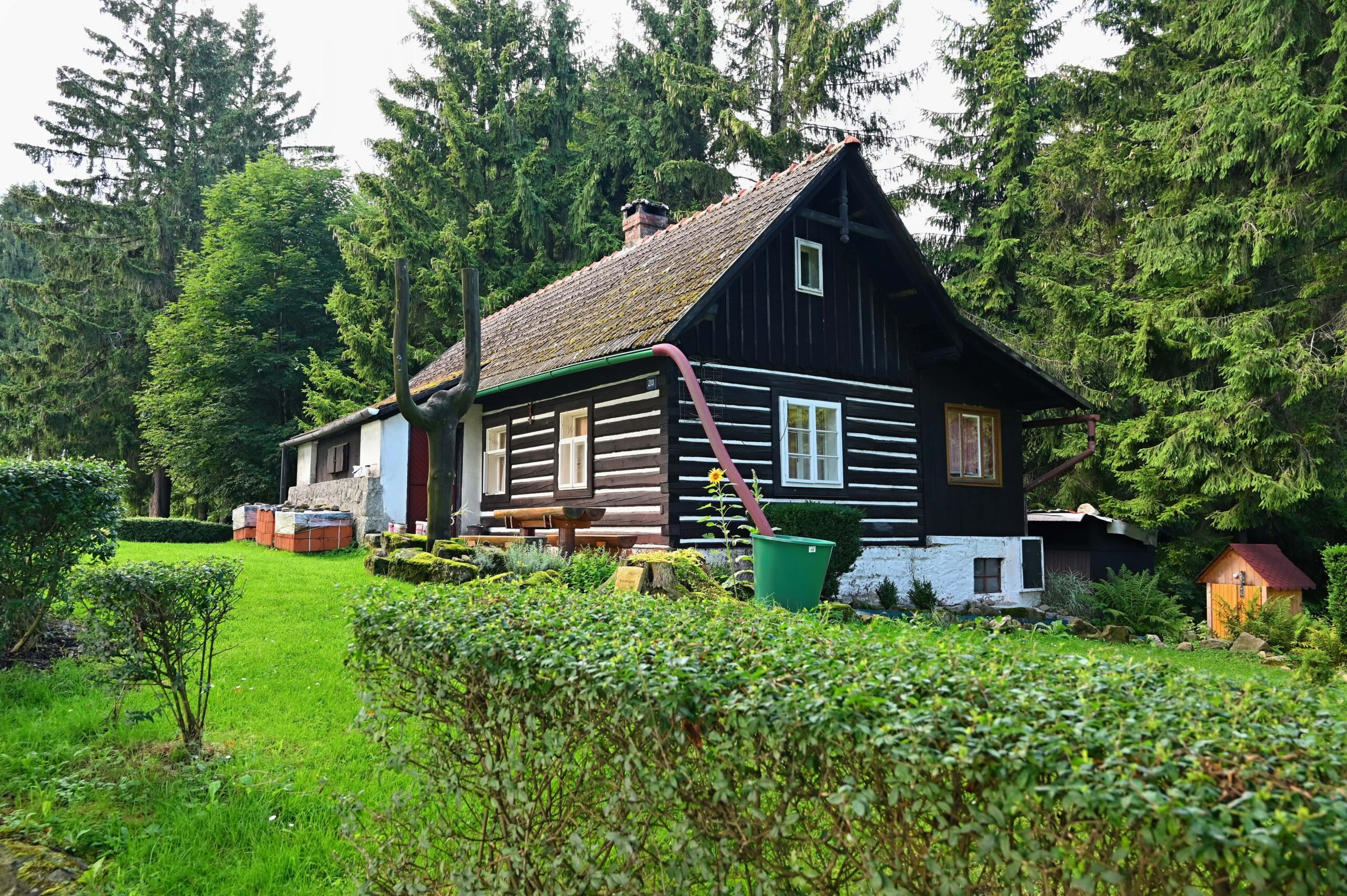 Celoroční bydlení na chatě je trend, kterému Češi propadli. Má ale i své stinné stránky. Zdroj: Shutterstock