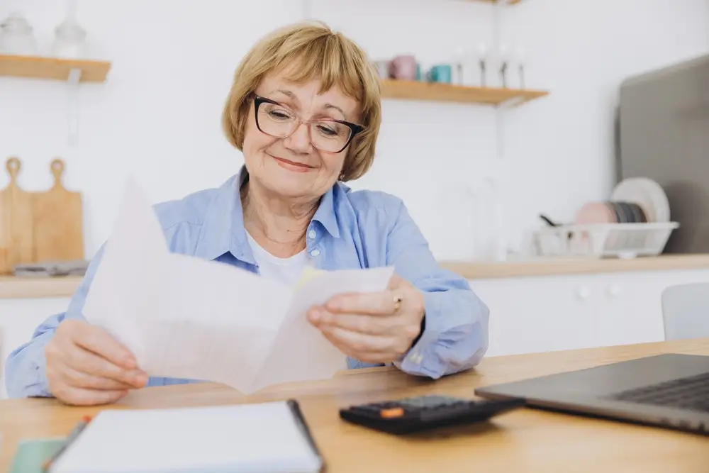 shutterstock_2515334299 - ByznysDeník usmívající se seniorka