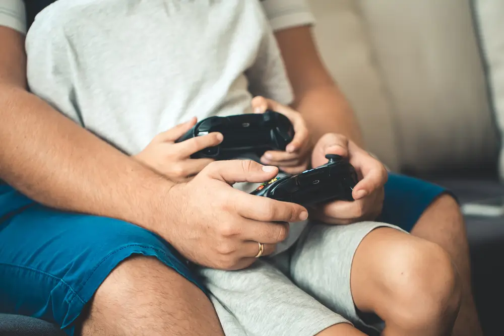 hraní na playstationu