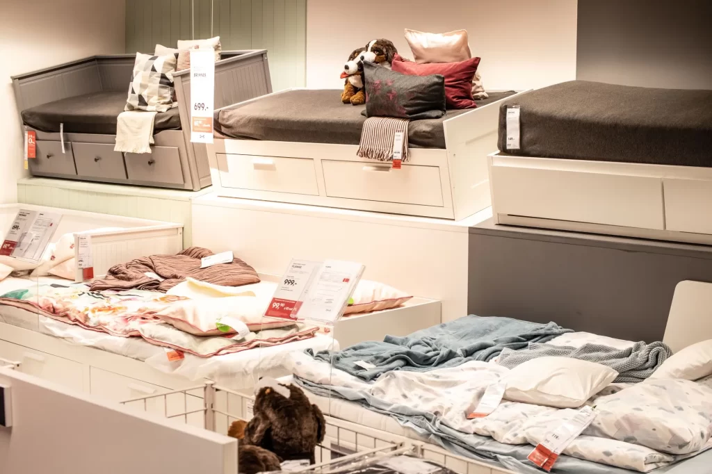 Shutterstock_1282983547 - ByznysDeník Ikea Hemnes