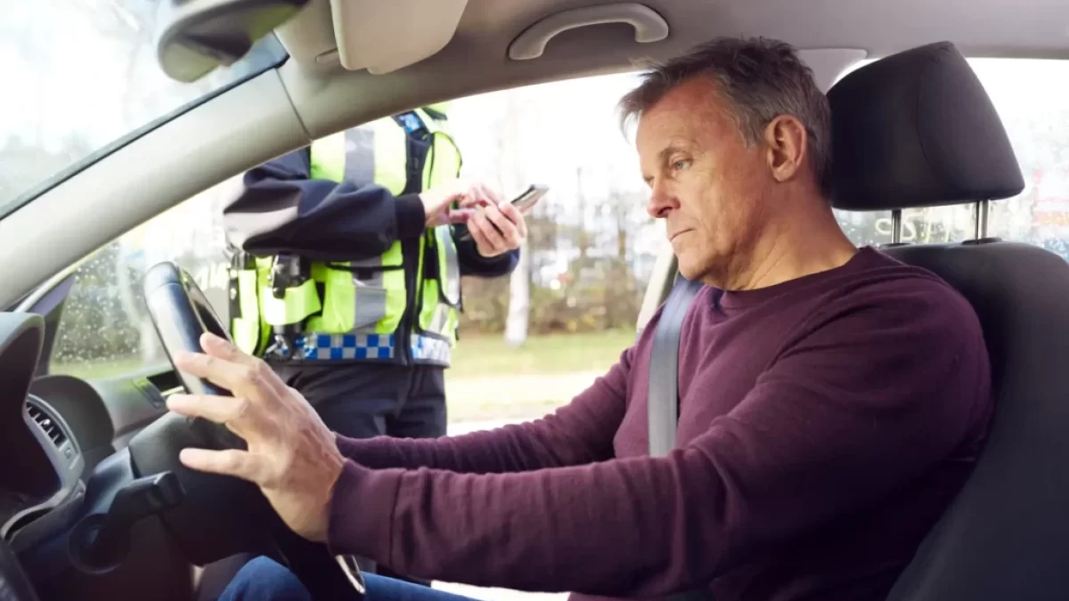 Muž za volantem zastaven policí