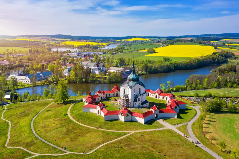 shutterstock_1995994160 - ByznysDeník Poutní kostel svatého Jana Nepomuckého, Zelená hora.