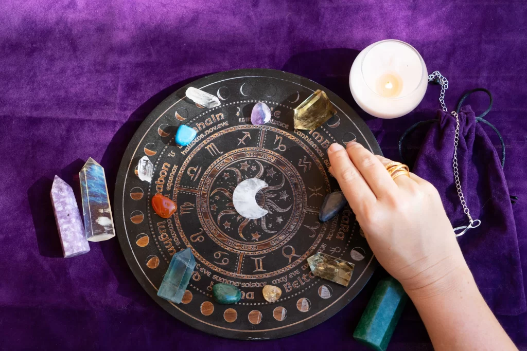 shutterstock_2139442233_optimized - ByznysDeník astrologická předpověď s kameny