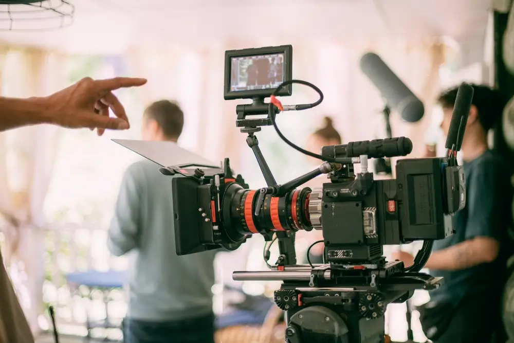 shutterstock_2281510043 - ByznysDeník Filmové studio.