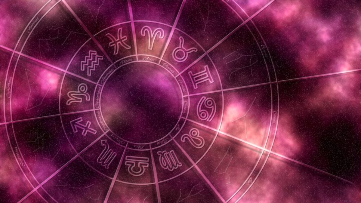 Astrologický kruh a vínovém pozadí