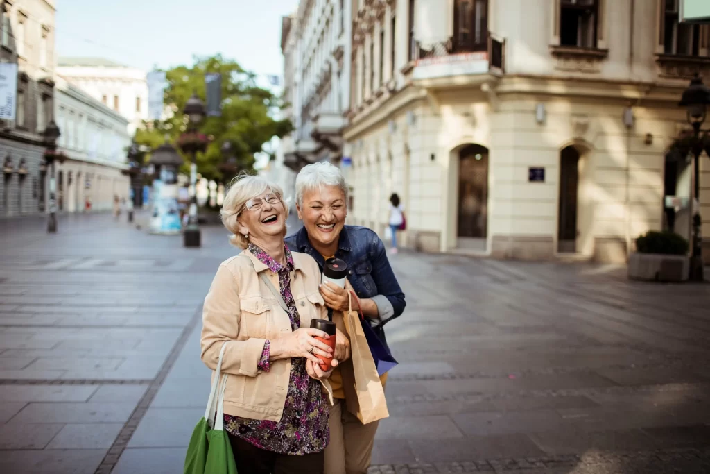 shutterstock_2580148465 - ByznysDeník dvě seniorky