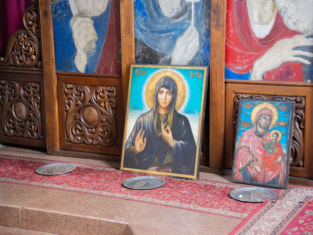 Baba Vanga je dodnes uctívána. Zdroj: Shutterstock - ByznysDeník Svaté obrázky.